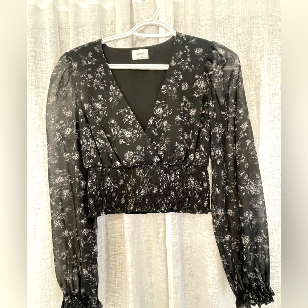 Aritzia blouse size small, never worn